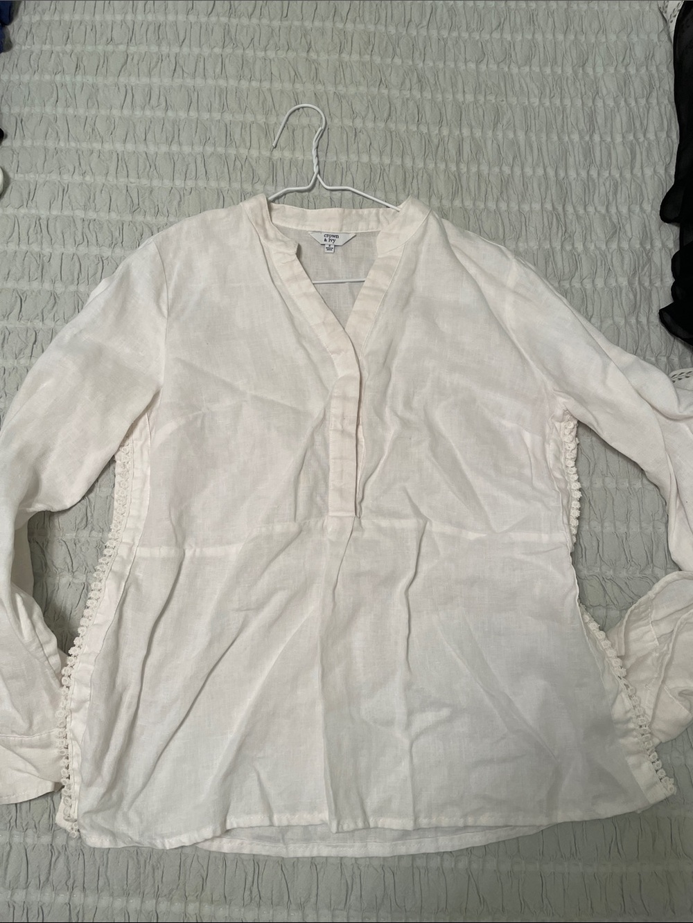 crown & ivy Cream Split V-Neck Linen Tunic